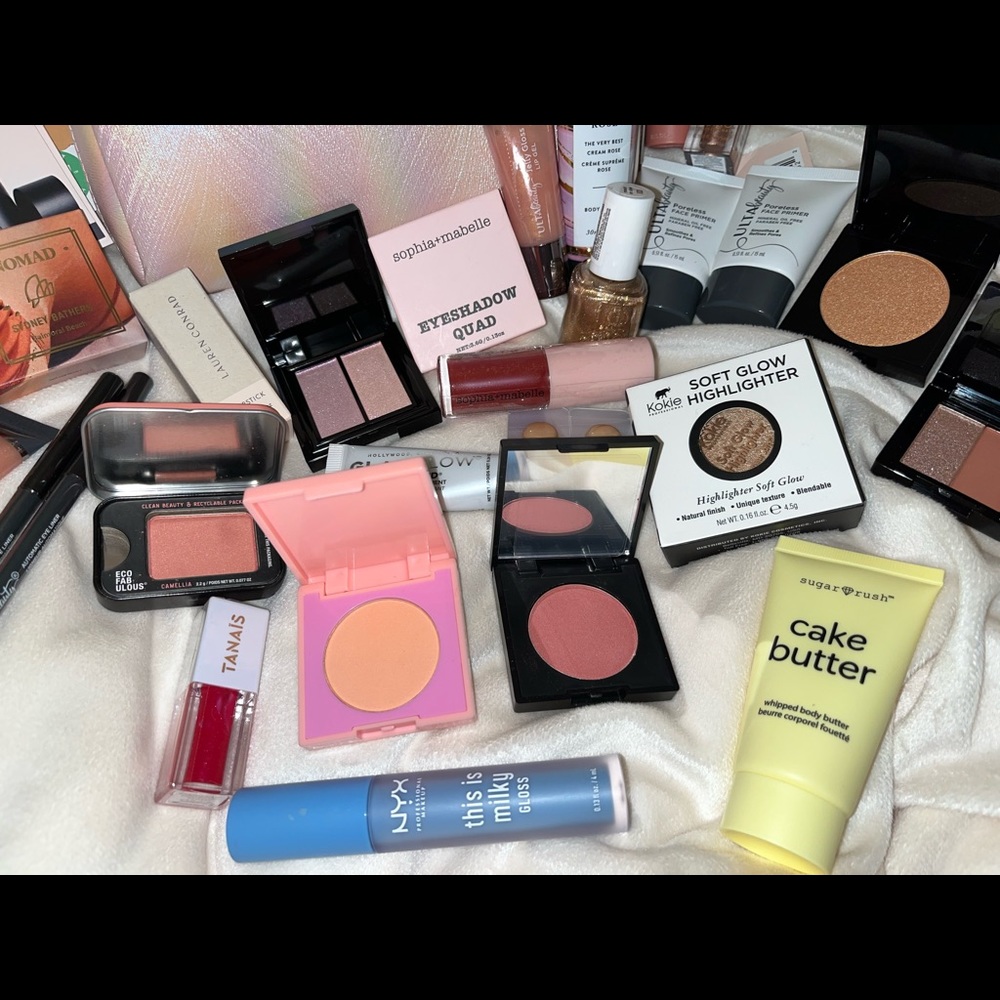 HUGE MAKEUP LOT!!! - Picture 2 of 6